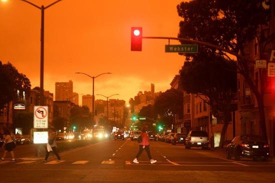 2020年9月9日拍摄的照片显示了美国旧金山中午的街景。 （新华社/吴小玲）